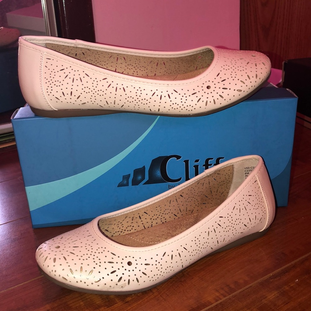 Women’s flat beige casual, comfort shoes!